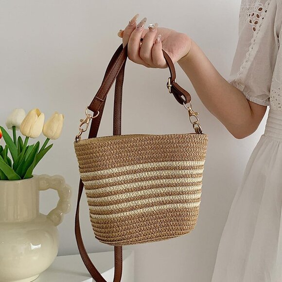 Stylish Small Straw Bag for Women | Versatile Crossbody Bucket for Beach Days - Picture 5 of 7
